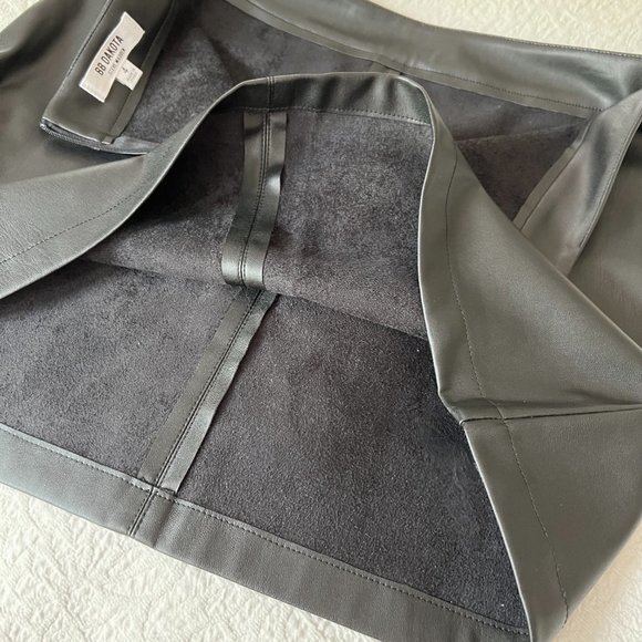 PRICE DROP!!!  BB Dakota Basel Faux Leather Miniskirt Black SIZE 4 - Picture 10 of 10